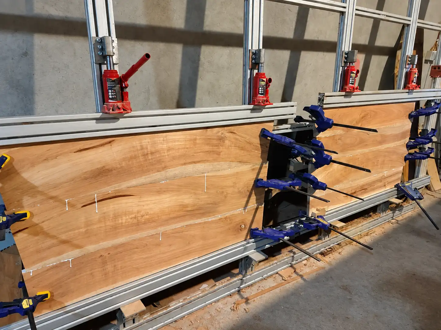 Holzverarbeitung mit Spannvorrichtungen